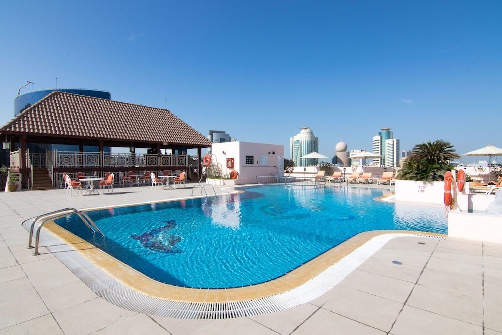 Knight Castle Hotel Dubai Exterior photo Rooftop pool