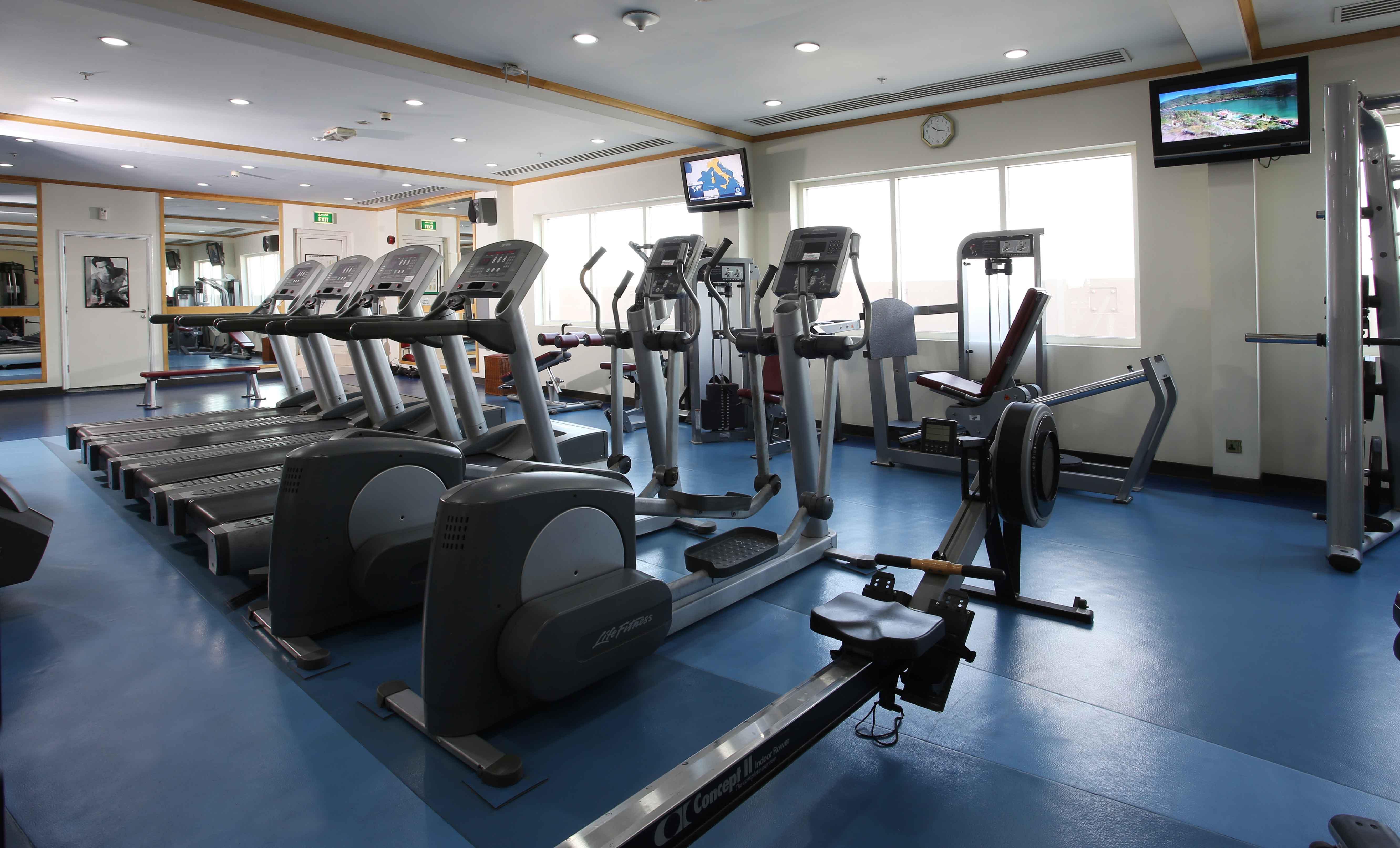 Knight Castle Hotel Dubai Exterior photo A gym in a hotel