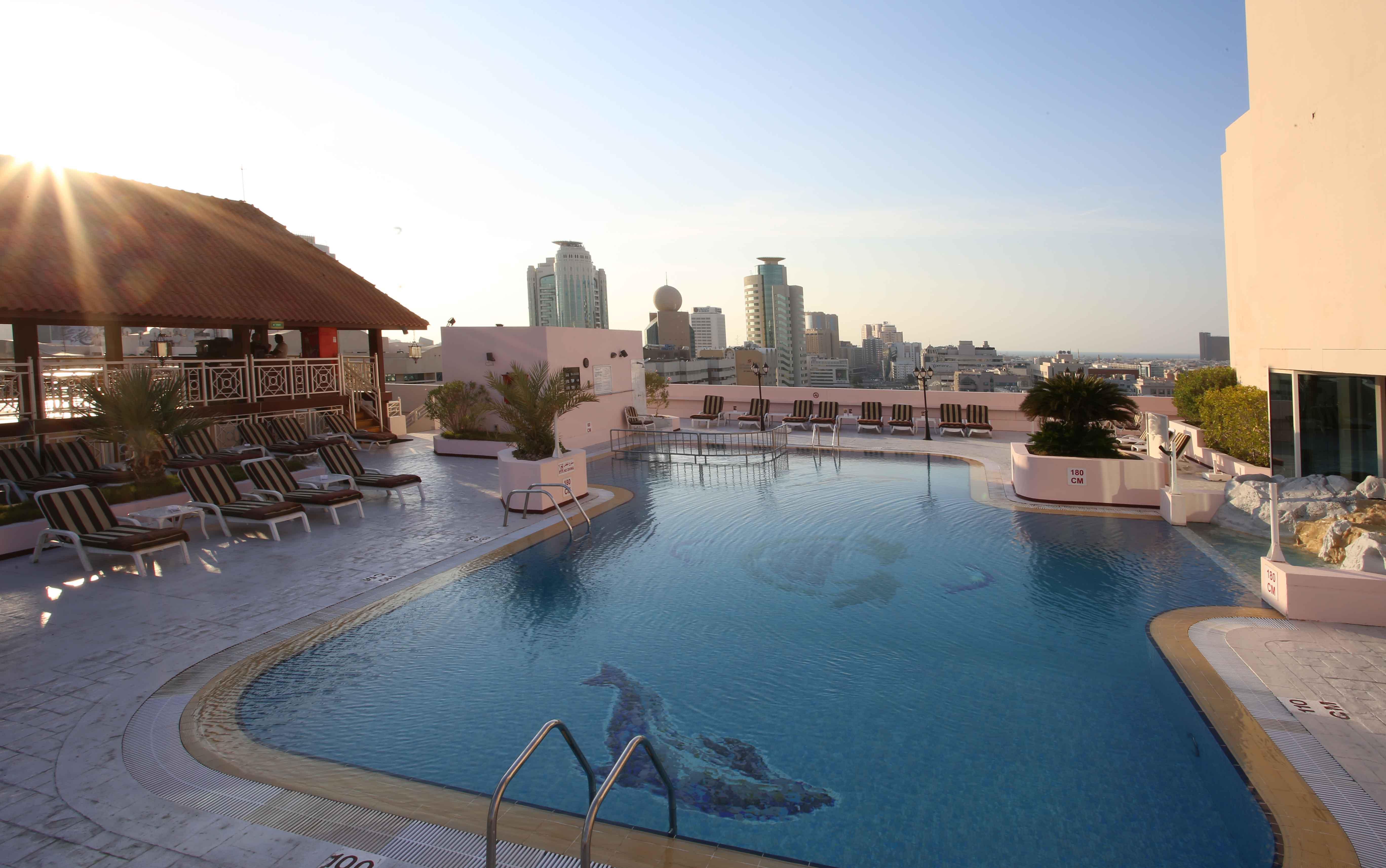 Knight Castle Hotel Dubai Exterior photo Rooftop pool at the Sheraton Riyadh