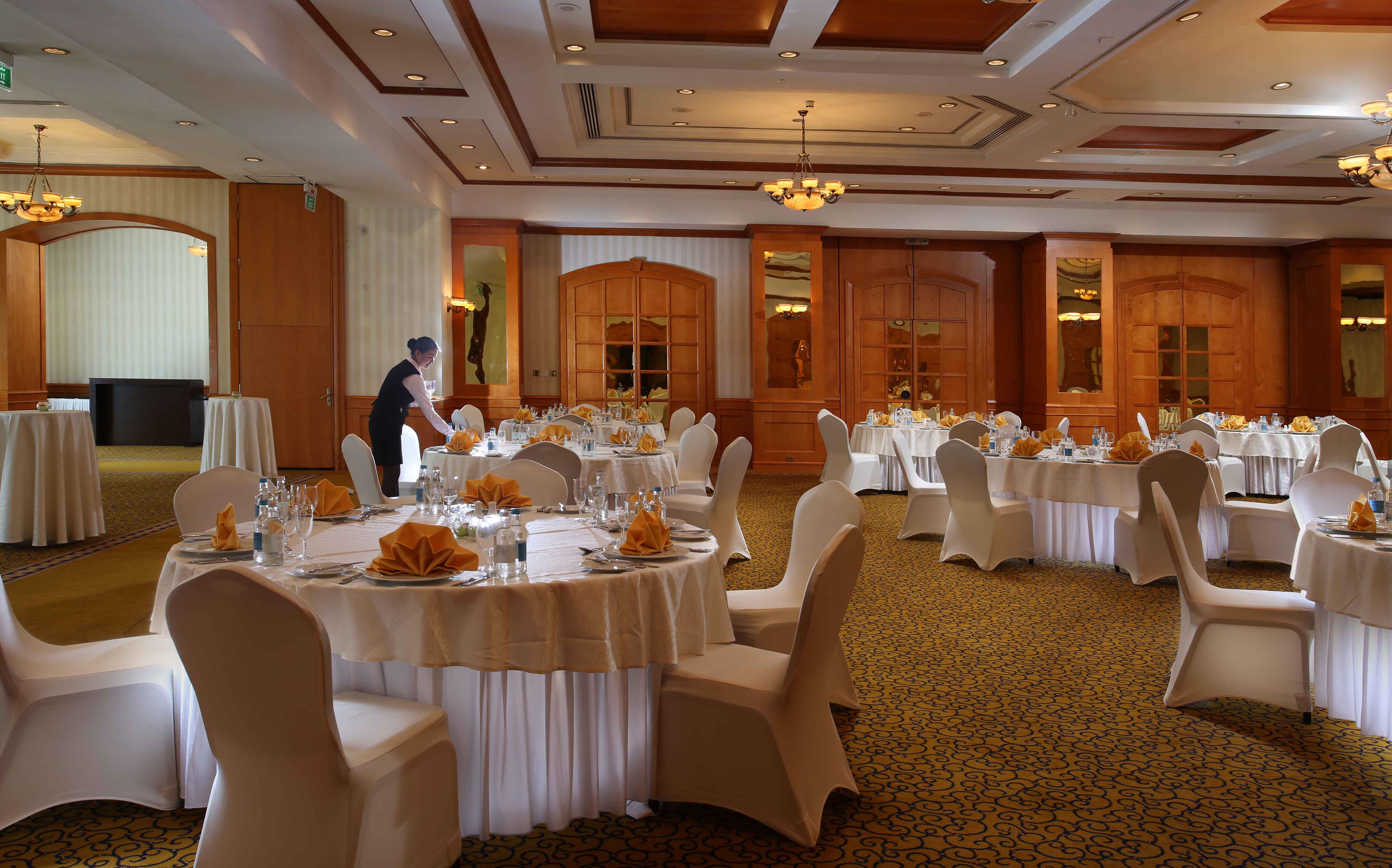 Knight Castle Hotel Dubai Exterior photo The ballroom at the Royal Thai Hotel