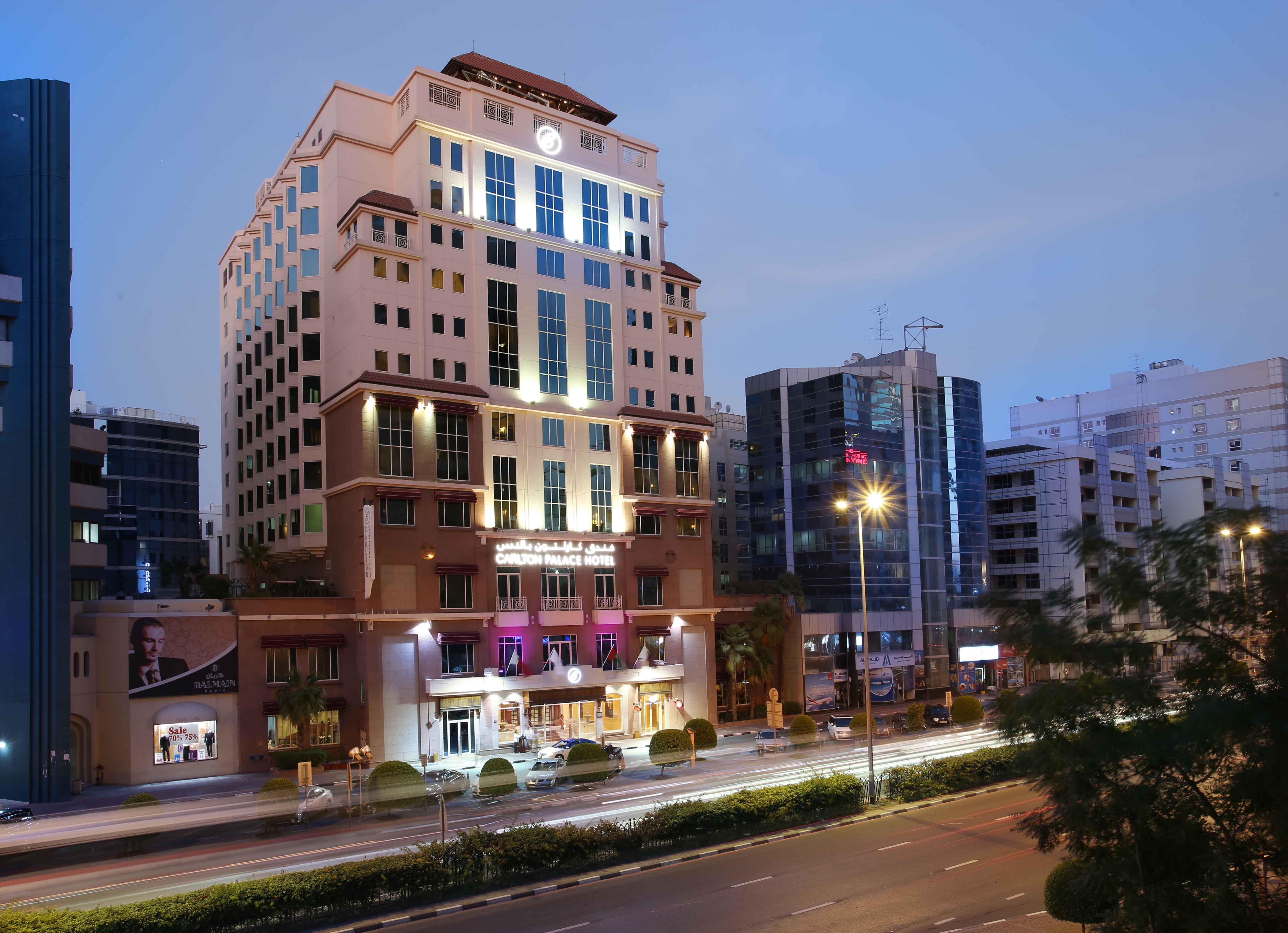Knight Castle Hotel Dubai Exterior photo The hotel at night