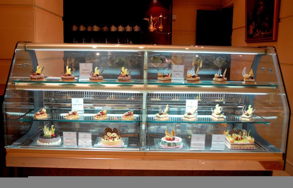 Knight Castle Hotel Dubai Exterior photo A display case of pastries